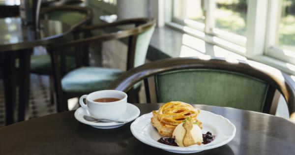 弘前「大正浪漫喫茶室」のハイカラな洋館で、青森りんごを使ったデザートを