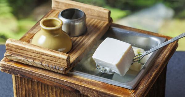 京都の路地奥「祇園うえもり」で、名店・森嘉の豆腐を使った湯豆腐を味わう