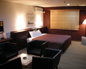 �i�m�t�@�~���[���͌�