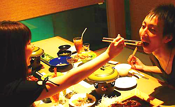 �z�e���v���U�A�l�b�N�X����