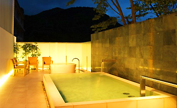 湯本温泉山村別館 と 別棟 温泉付き離れしぇふず