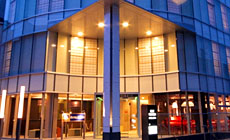 �x�X�g�E�F�X�^���z�e�����s