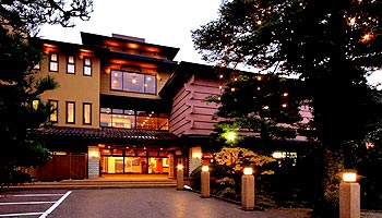 ���쉷�򋽁@���z�̏h�@�O�y��