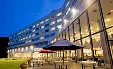 ���c����@�z�e���ɓ��}