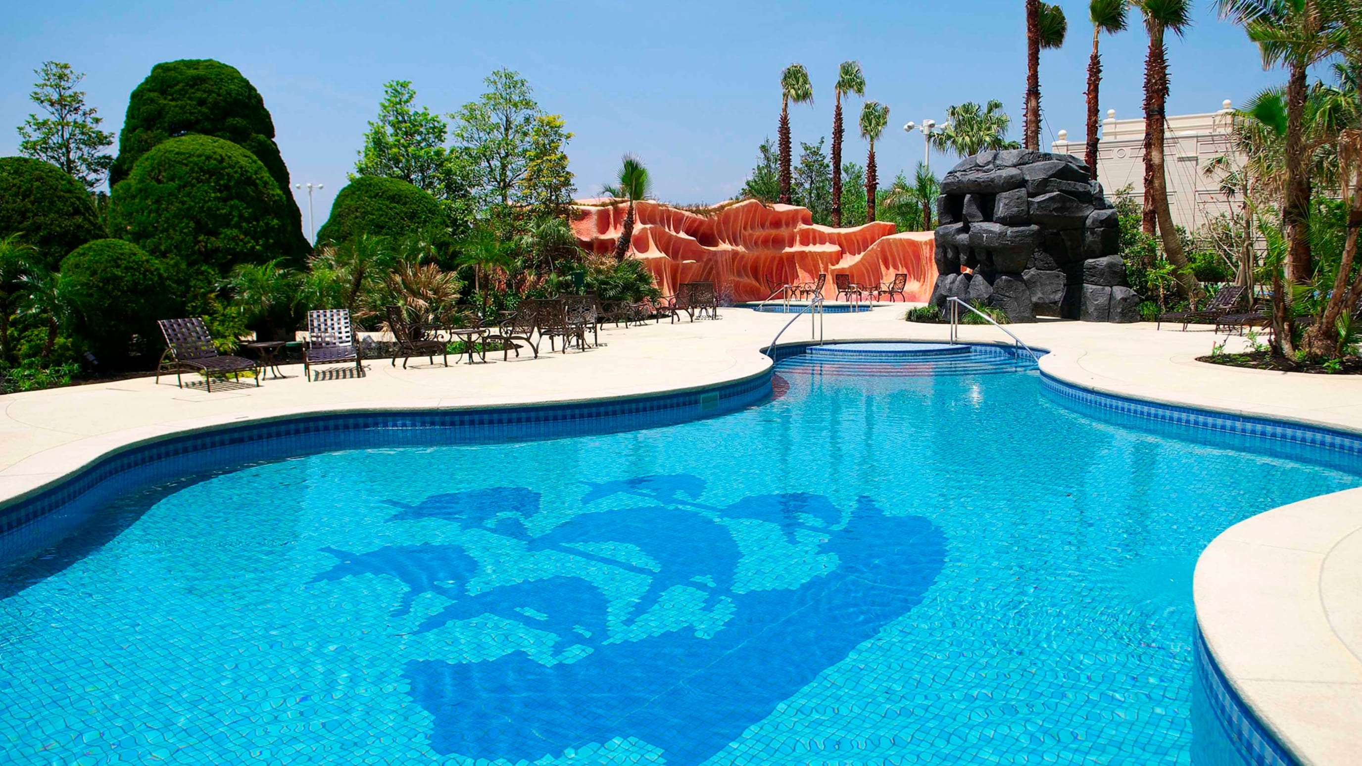 夏限定 ディズニー映画『ピーター・パン』がテーマのプールで楽しもう！