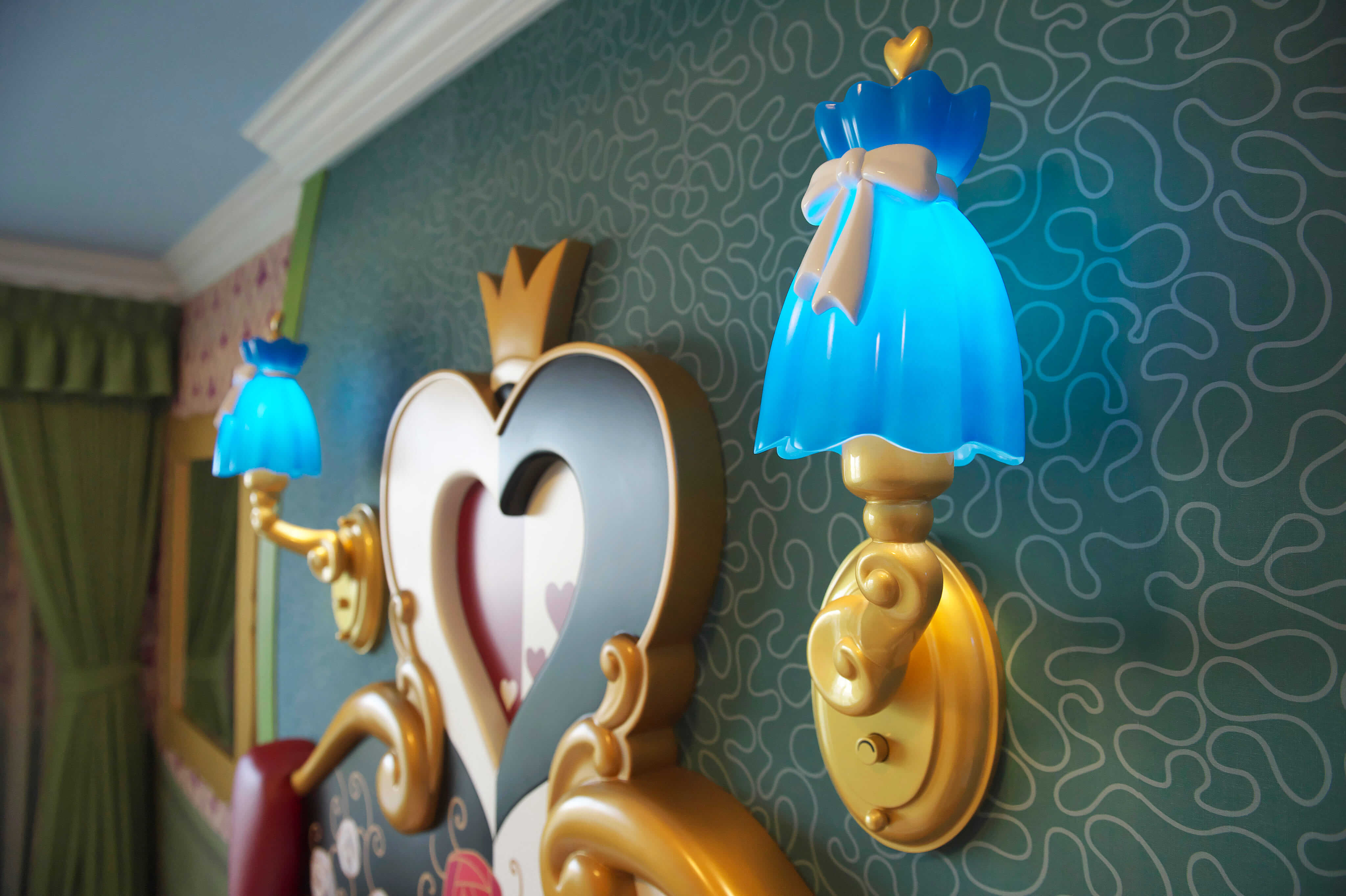 キャラクター ディズニーふしぎの国のアリスルーム（3～8階）