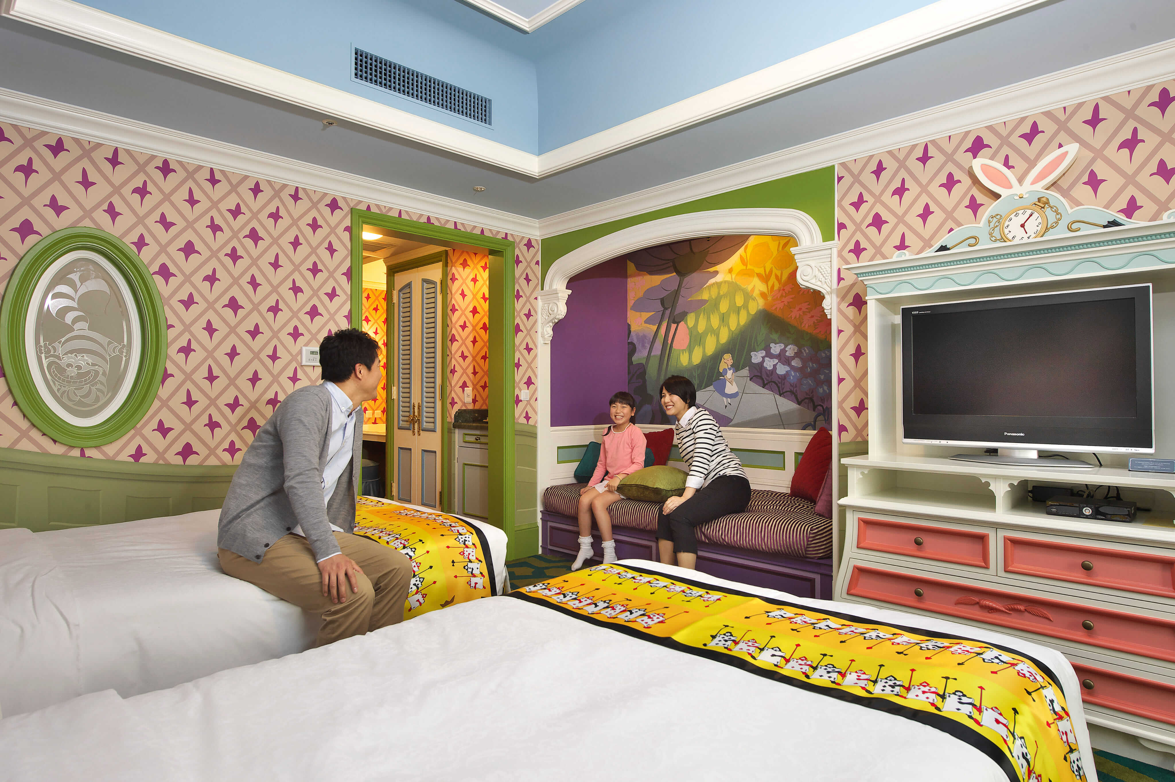 キャラクター ディズニーふしぎの国のアリスルーム（3～8階）